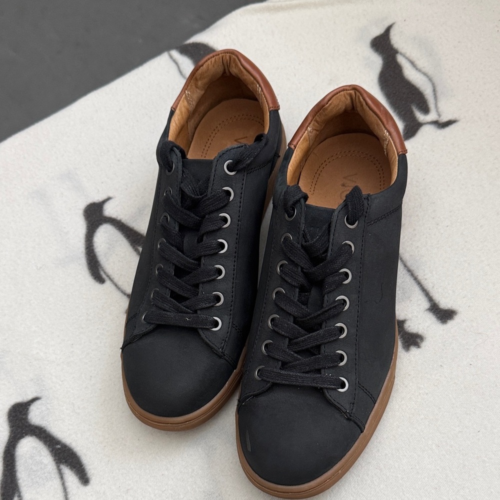 Men's Black Casual Sneakers de la marca vionic
